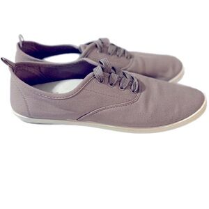 Size 8 grey women’s casual sneakers